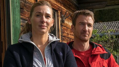bergdoktor-andrea-gerhard-so-geht-es-fuer-hans-und-linn-weiter. - Foto: ZDF