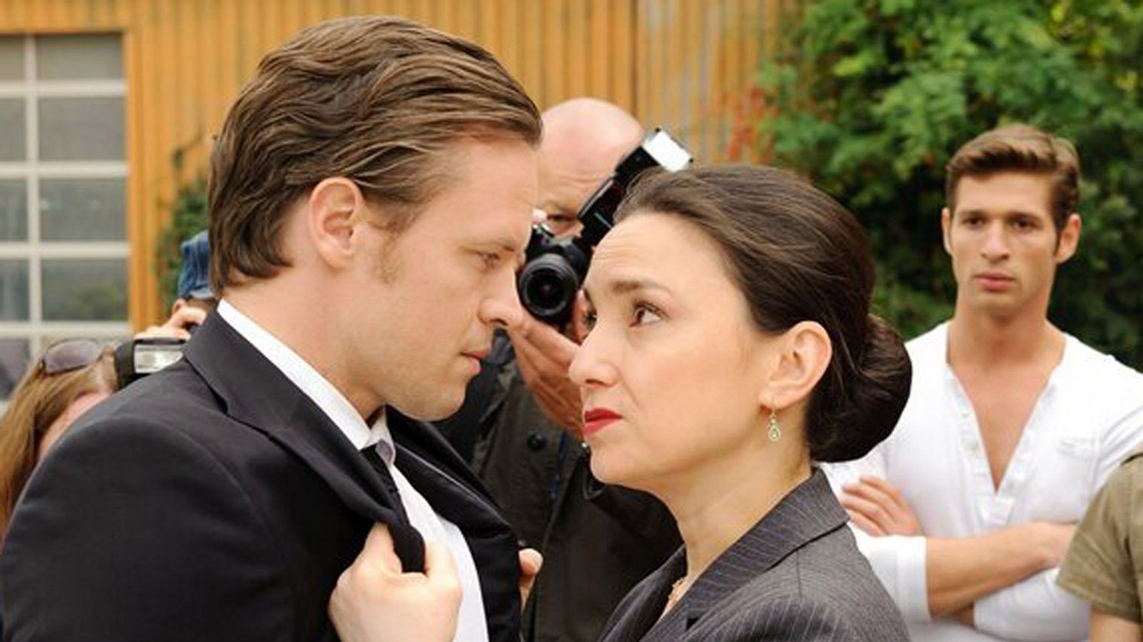 "Alles was zählt"-Stars: Rückkehr von Dr. Axel Schwarz zu AWZ? | "Alles was  zählt": Kehren diese Fanlieblinge bald zur Serie zurück?