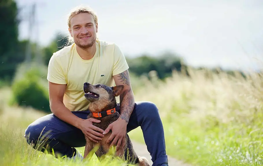 „Bauer sucht Frau“-Hottie Björn macht Beziehung öffentlich!