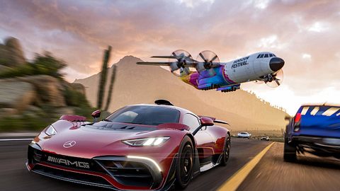 Autos und ein Flugzeug in Forza Horizon 5 - Foto: Xbox Press/PR