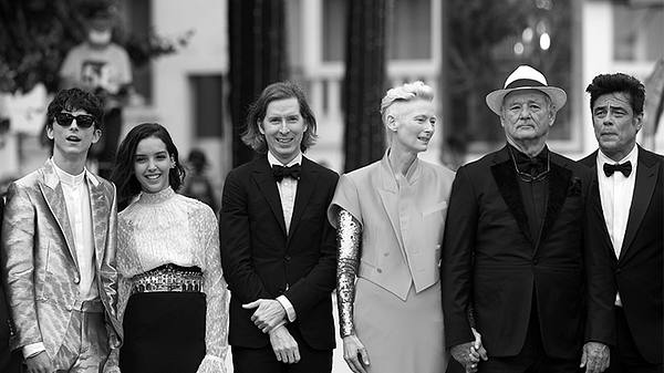 Wes Anderson und ein Teil seines Casts bei der Premiere seines neuesten Films The French Dispatch in Cannes. - Foto: Getty Images / Pascal Le Segretain / Staff