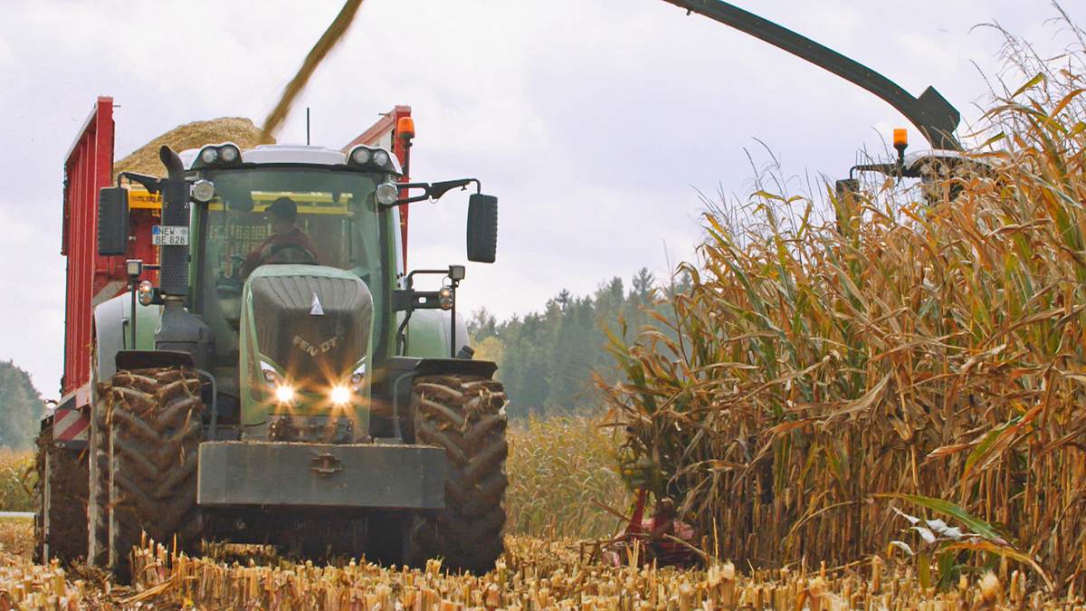 hightech auf dem acker - einsatz für die ernte-giganten