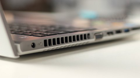 Lüftung eines Laptops in Großaufnahme - Foto: iStock/mitrs3