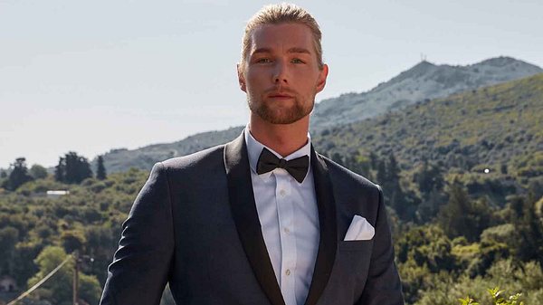 Prince Charming Kim Tränka im Anzug - Foto: RTL