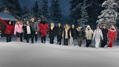 CoupleChallenge Cast Gruppenbild im Schnee - Foto: RTL / Frank Beer