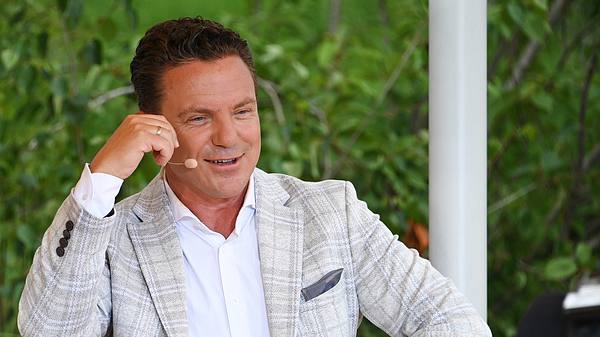 Stefan Mross moderiert live „Immer wieder sonntags“ aus dem Europa-Park Rust - Foto: Media Press