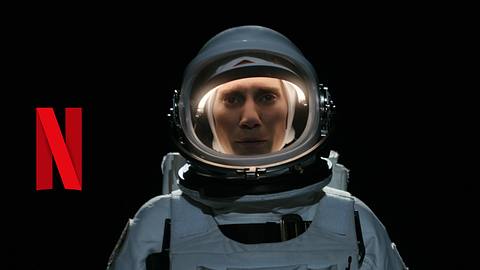 Another Life: Netflix setzt Sci-Fi-Serie mit “Star Wars“-Star Katee Sackhoff nach 2 Staffeln ab - Foto: Netflix / Montage: TV Movie Online