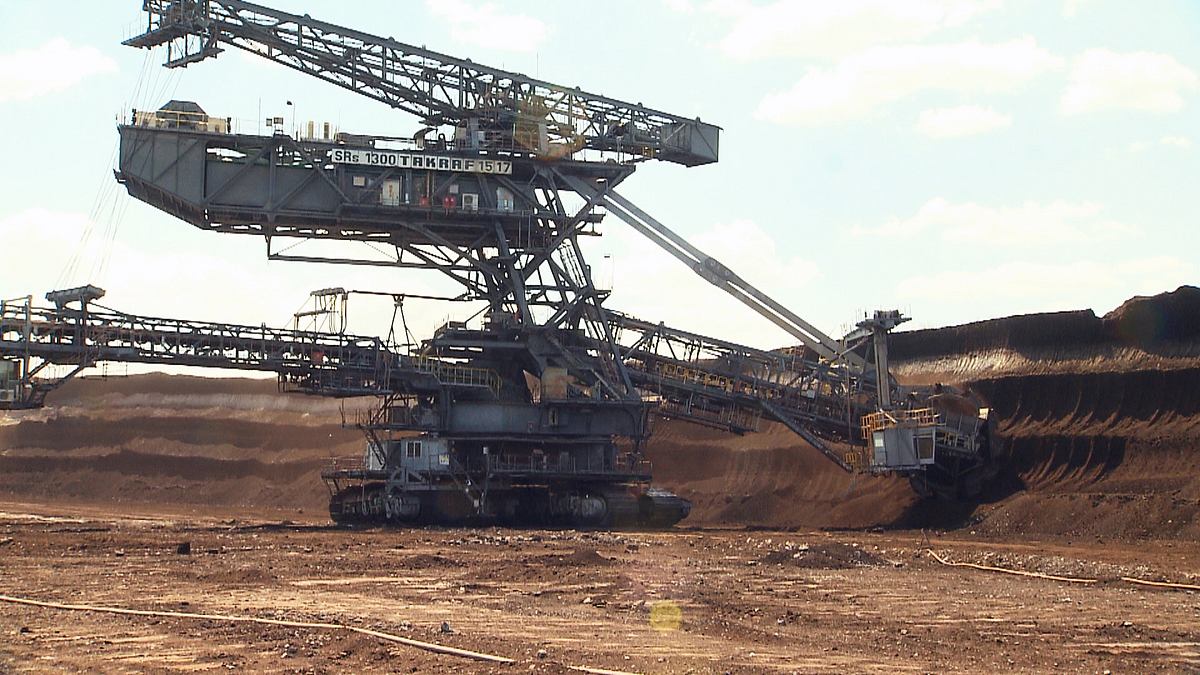 stahl-gigant auf reisen - schwertransport mit hindernissen