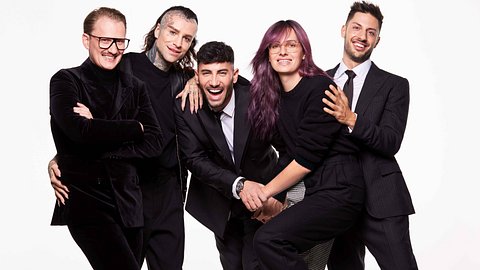 Queer Eye Germany - Fab Five v.l. Jan-Henrik, David, Ayan, Leni, Aljosha - Foto: NETFLIX/Thomas Schenk