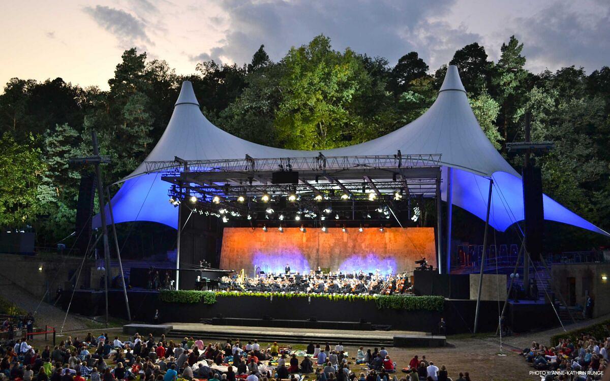 berliner philharmoniker, riccardo chailly: shostakovich, rota, respighi