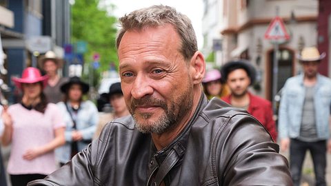 Unter Uns-Vorschau: Verhindert Rufus die Hochzeit von Brita und Robert? - Foto: RTL / Stefan Behrens