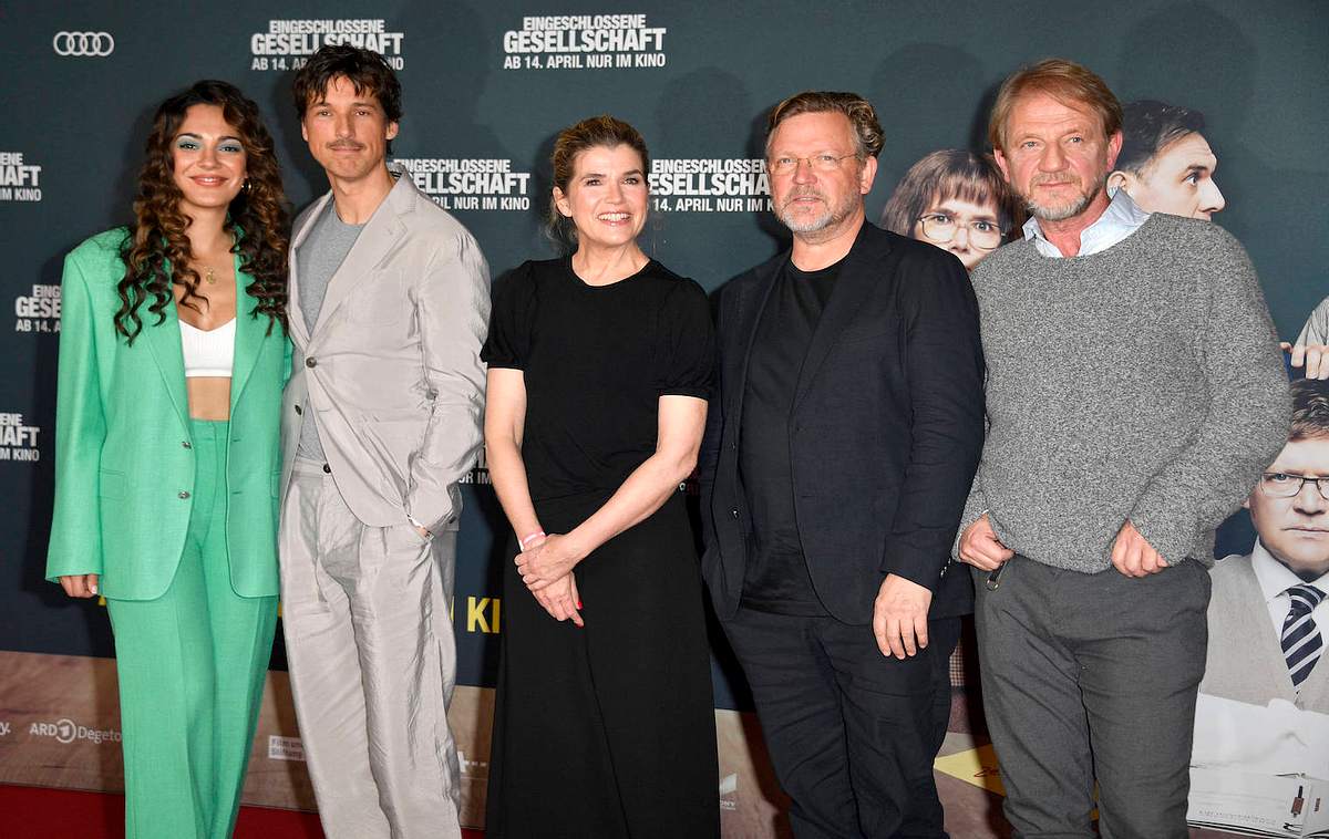 Eingeschlossene Gesellschaft Cast