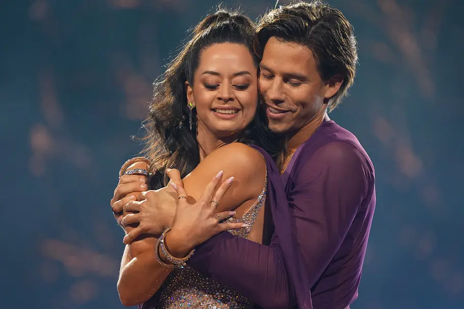 Joel Mattli und Malika Dzumaev tanzen Rumba 