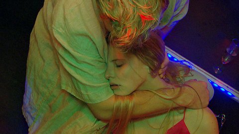 Lebloser Zusammenbruch: Stirbt Berlin - Tag und Nacht-Toni den Serientod? - Foto: RTLzwei