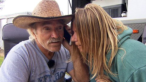 Manu und Konny Reimann telefonieren - Foto: RTLzwei