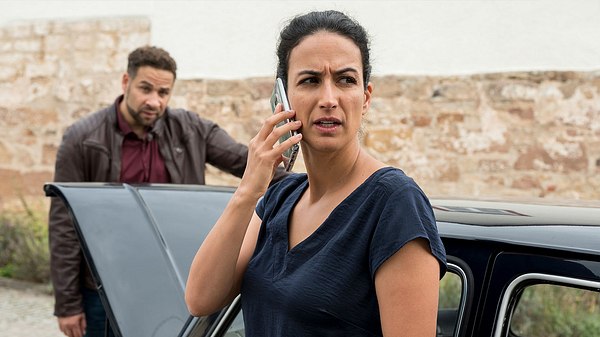 Große Sorge um Die jungen Ärzte-Leyla! - Foto: ARD/Jens-Ulrich Koch