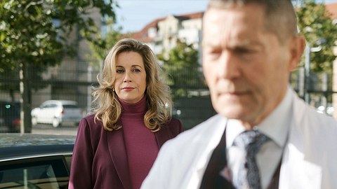 In aller Freundschaft: Gemeinsame Nacht von Sarah Marquardt & Kaminski - Foto: MDR/Saxonia Media/Robert Strehler
