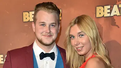 Felix van Deventer und Antje lächeln in die Kamera - Foto: Imago/ Future Image