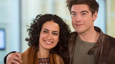 Die jungen Ärzte: Reißt ein Serientod Leylas & Bens Familie auseinander? - Foto: ARD/Jens Ulrich Koch