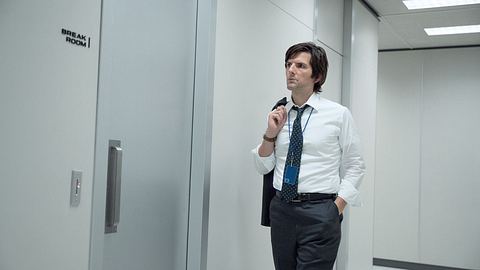 Adam Scott: „Severance“-Star bald in diesem Marvel-Film! - Foto: Apple TV+