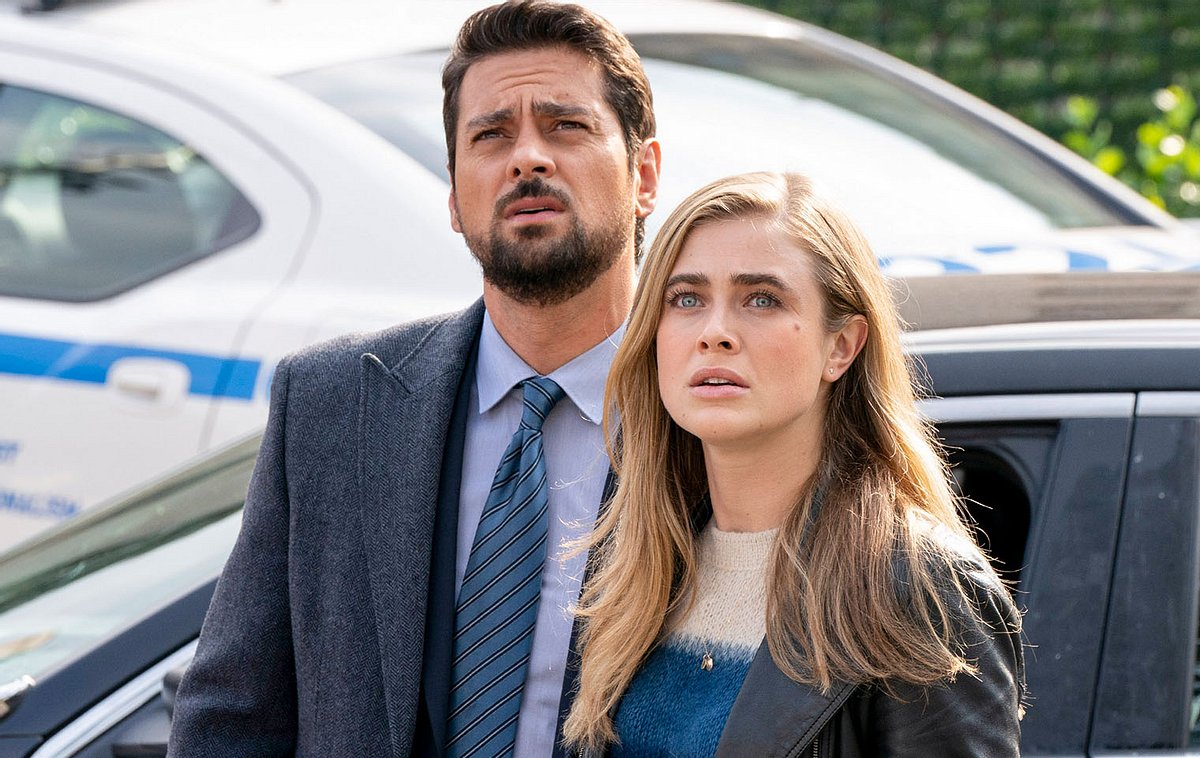 Manifest-Star Melissa Roxburgh (Michaela) mit Co-Star J.R. Ramirez (Jared) zusammen