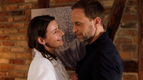 In aller Freundschaft: Kommen Maria und Kai wieder zusammen? - Foto: MDR/Sebastian Kiss