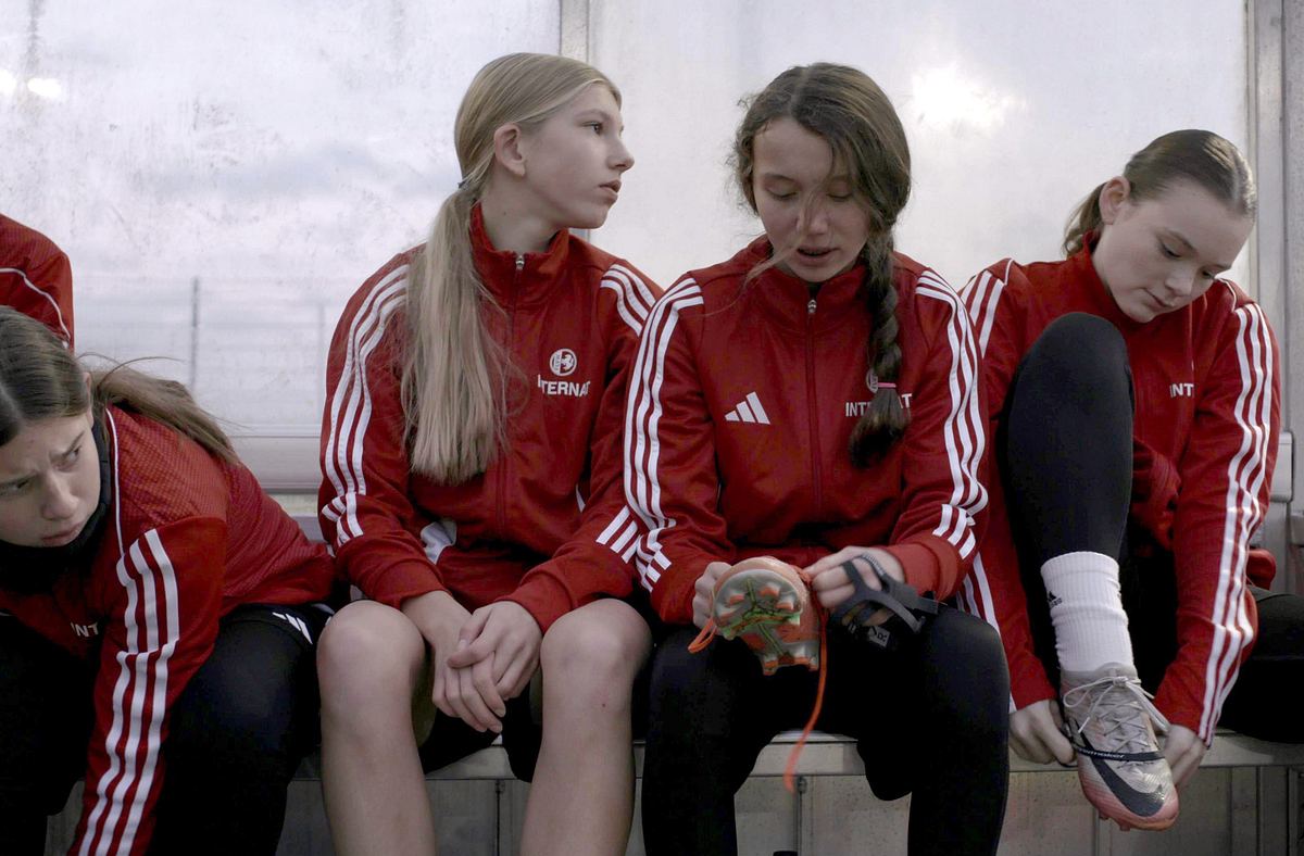 kick it like women – talente und träume im frauenfußball