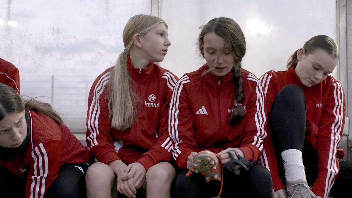kick it like women – talente und träume im frauenfußball