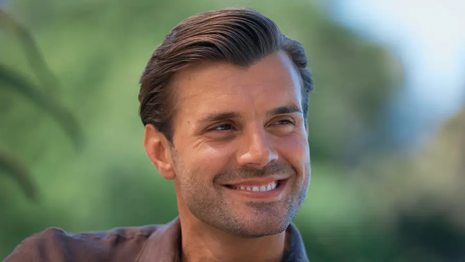 Die Bachelors-Dreamdates: Mit wem hatte Tim Sex? Bachelor Tim Reitz grinst in die Kamera.