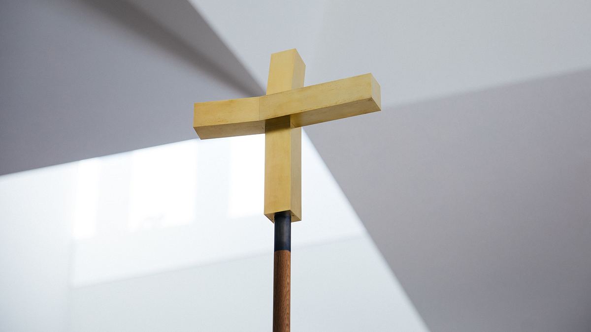 katholischer gottesdienst mit prozession an fronleichnam
