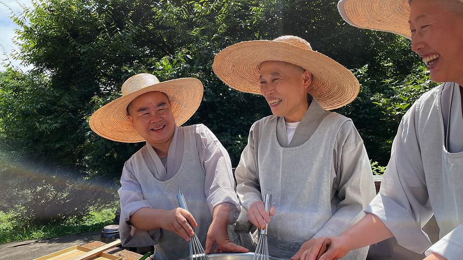südkorea - die nonne der tempelküche