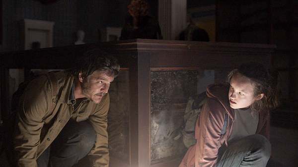 Pedro Pascal and Bella Ramsey debut as Joel and Ellie in HBOs The Last of Us. - Foto: Home Box Office, Inc.