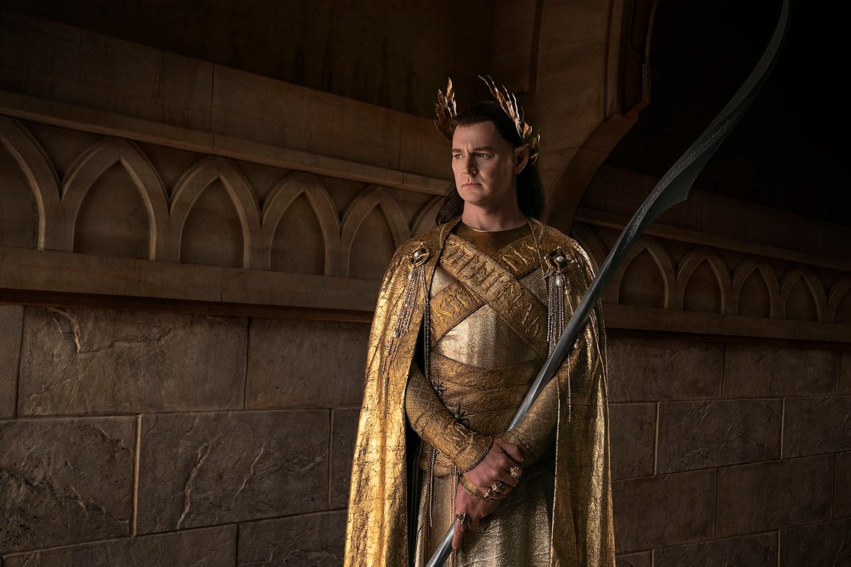 Benjamin Walker als Gil-galad in Die Ringe der Macht