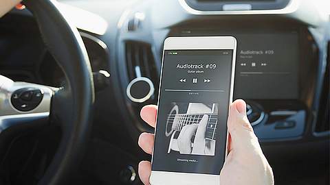 Android Autoradio - Foto: iStock/simpson33