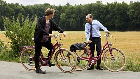 „Unter Uns“: David gesteht seine Liebe zu Vivi - vor Tobias! - Foto: RTL / Stefan Behrens