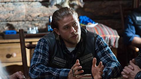 „Sons of Anarchy“ | Trotz Serientod: Charlie Hunnam will zurückkehren! - Foto: IMAGO / Cinema Publishers Collection