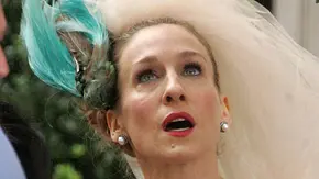 Heiratet Carrie Bradshaw (Sarah Jessica Parker) in And Just Like That noch einmal (im Vivienne Westwood-Kleid von damals)? - Foto: IMAGO / ZUMA Wire