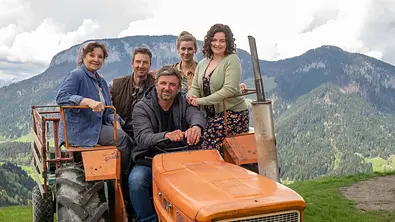 ZDF überrascht mit Bergdoktor-Winterspecial vor Staffel 16! - Foto: ZDF/Erika Hauri