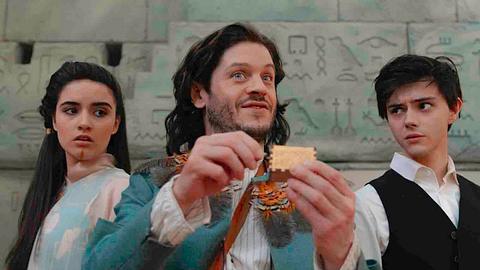 In The Magic Flute spielt Game of Thrones-Star Iwan Rheon den Vogelfänger Papageno! - Foto: Tobis