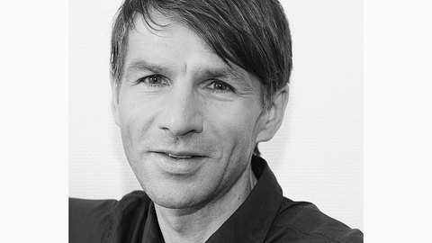 Babylon Berlin-Star Tobias Langhoff ist gestorben - Foto: IMAGO / Horst Galuschka