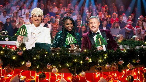 Lets Dance Jury: Motsi Mabuse, Joachim Llambi und Jorge González. - Foto: RTL / Pervin Inan-Serttas