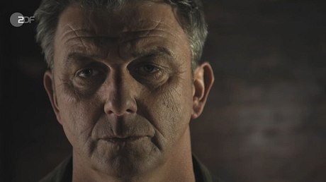 Der Bergdoktor, Folge 2: Welches Geheimnis verbergen Martin & Caro Pflüger? - Foto: Screenshot/ZDF