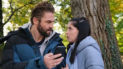 „Unter Uns“-Vorschau: Sina und Bambi verlieren Amelie! | Entführung? - Foto: RTL / Stefan Behrens
