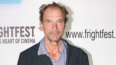„Room with a View“-Schauspieler Julian Sands spurlos verschwunden - Foto: IMAGO / agefotostock