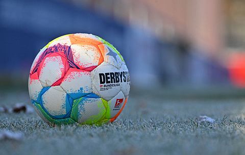 Bundesliga Ball Derbystar - Foto: IMAGO / Zink