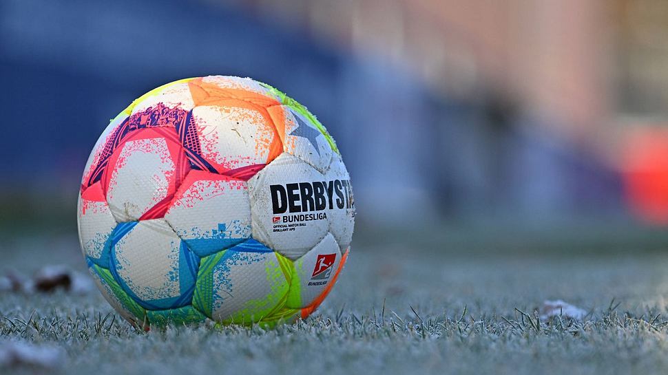 Bundesliga Ball Derbystar - Foto: IMAGO / Zink