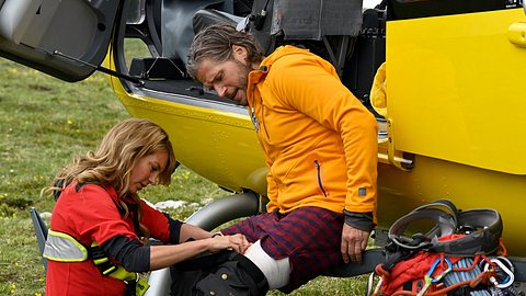 „Die Bergretter“-Stars Sebastian Ströbel und Luise Bähr äußern sich zum Ausstieg - Foto: ZDF / Barbara Bauriedl