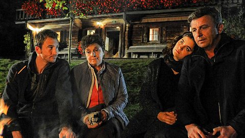 Bergdoktor-Staffelfinale: Gleich 3 Fanlieblinge verabschieden sich in Folge 8! - Foto: TV 2