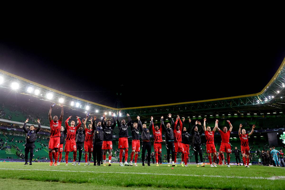Historisches Achtelfinale! So siehst du die Eintracht gegen Neapel im Stream