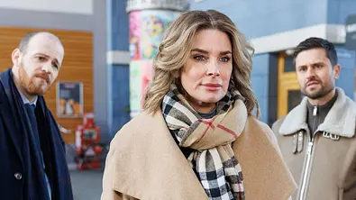 „Unter Uns“-Vorschau: Eva wird von DIESEM Comeback aus der Bahn geworfen - Foto: RTL / Stefan Behrens